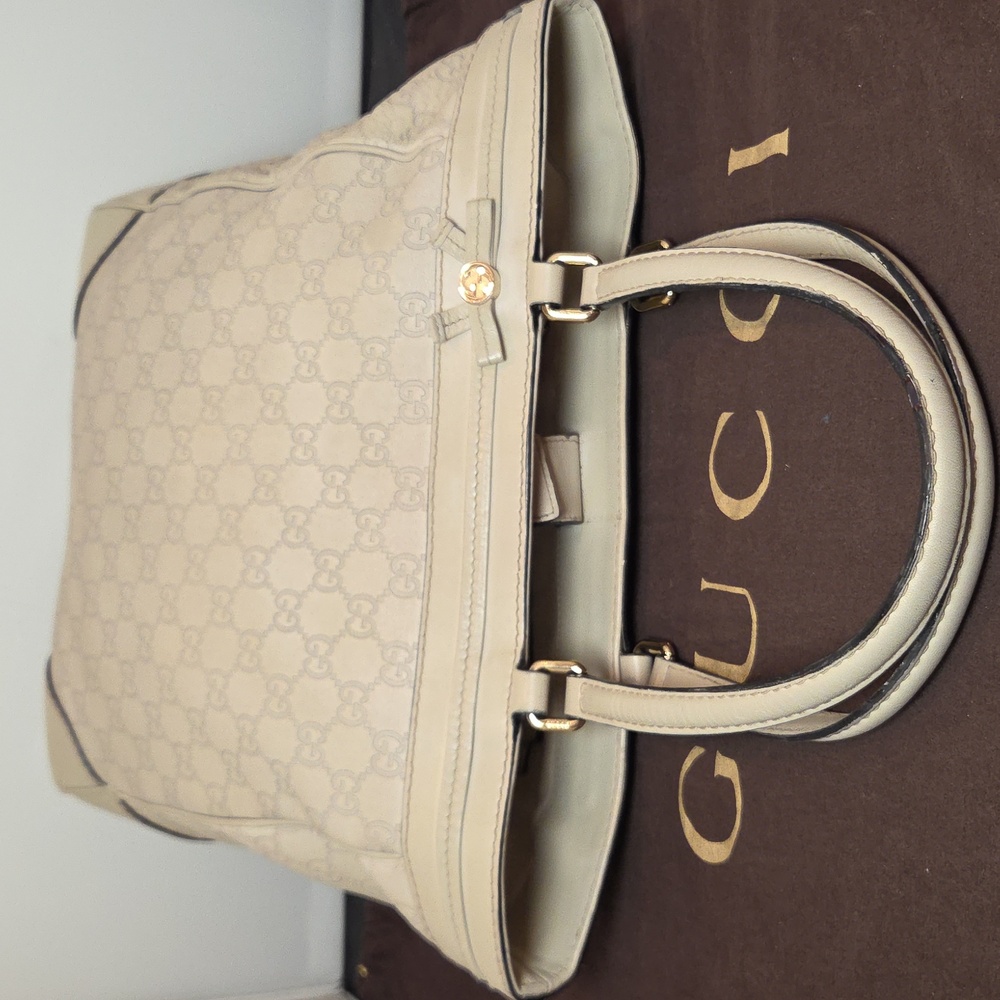 Gucci late 2000s rarely seen large cream GG-embossed & smooth leather tote bag - Picture 13 of 17